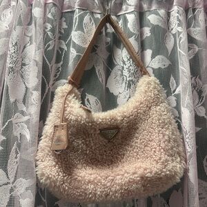 Prada re-edition bag Fuzzy Shearling Pink